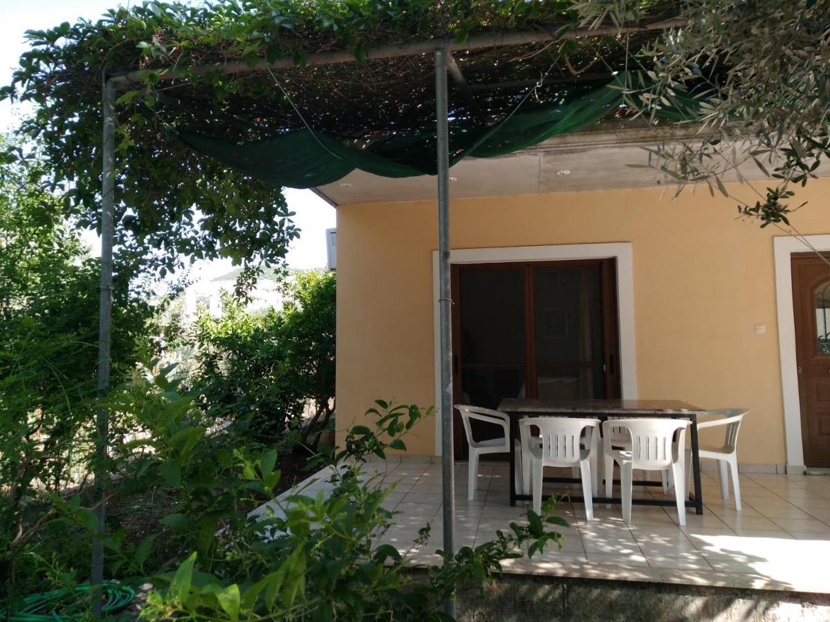 Lefkas House With Garden Villa Tsoukaladhes Exterior photo